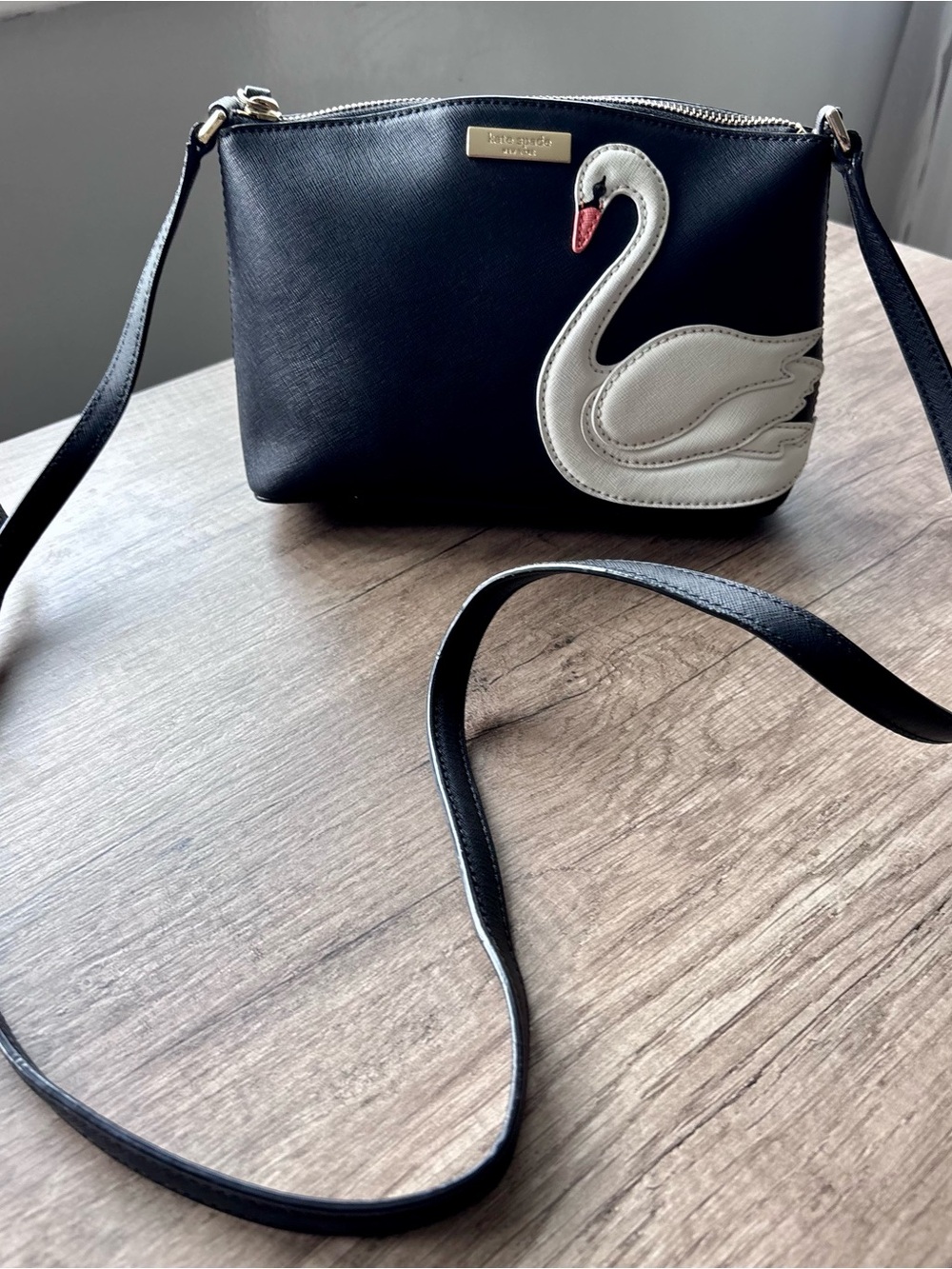 kate spade New York swan around Millie saffiano leather crossbody EUC